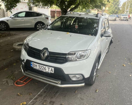 Белый Рено Сандеро, объемом двигателя 0.9 л и пробегом 125 тыс. км за 4200 $, фото 2 на Automoto.ua