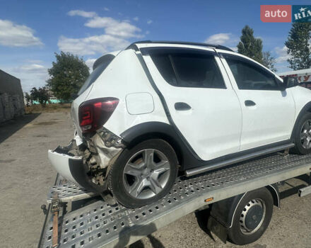 Белый Рено Сандеро, объемом двигателя 0.9 л и пробегом 127 тыс. км за 4200 $, фото 5 на Automoto.ua