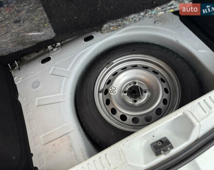 Белый Рено Сандеро, объемом двигателя 1.5 л и пробегом 227 тыс. км за 8800 $, фото 14 на Automoto.ua