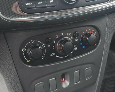 Белый Рено Сандеро, объемом двигателя 1 л и пробегом 70 тыс. км за 7499 $, фото 4 на Automoto.ua