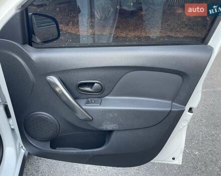 Білий Рено Сандеро, об'ємом двигуна 1.46 л та пробігом 130 тис. км за 8999 $, фото 27 на Automoto.ua