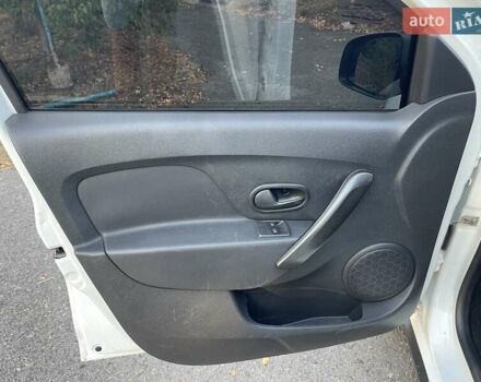 Білий Рено Сандеро, об'ємом двигуна 1.46 л та пробігом 130 тис. км за 8999 $, фото 21 на Automoto.ua