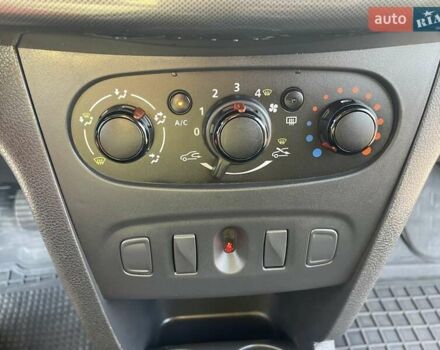 Білий Рено Сандеро, об'ємом двигуна 1.46 л та пробігом 130 тис. км за 8999 $, фото 31 на Automoto.ua