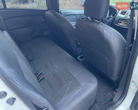 Білий Рено Сандеро, об'ємом двигуна 1.46 л та пробігом 130 тис. км за 8999 $, фото 24 на Automoto.ua