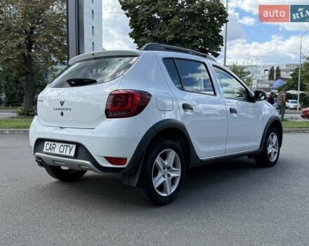 Белый Рено Сандеро, объемом двигателя 0.9 л и пробегом 71 тыс. км за 10400 $, фото 6 на Automoto.ua
