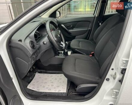 Рено Сандеро 2019 в Киеве на Automoto.ua Белый Рено Сандеро, объемом двигателя 1.46 л и пробегом 118 тыс. км за 9103 $, фото 9 на Automoto.ua