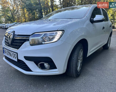 Белый Рено Сандеро, объемом двигателя 1.46 л и пробегом 135 тыс. км за 8000 $, фото 2 на Automoto.ua