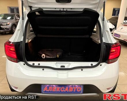Белый Рено Сандеро, объемом двигателя 1.5 л и пробегом 136 тыс. км за 11000 $, фото 6 на Automoto.ua