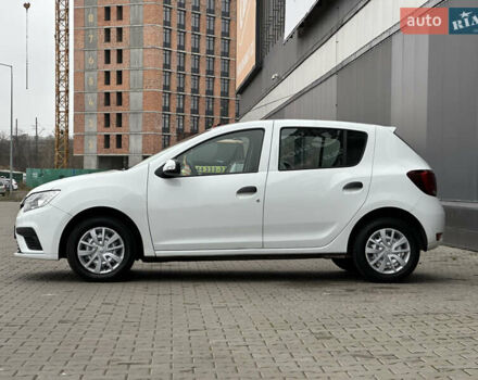 Белый Рено Сандеро, объемом двигателя 1.5 л и пробегом 118 тыс. км за 8900 $, фото 5 на Automoto.ua