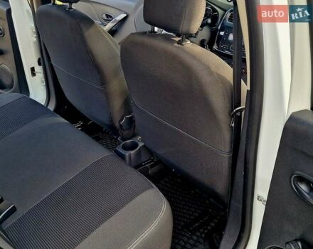 Білий Рено Сандеро, об'ємом двигуна 0.9 л та пробігом 13 тис. км за 9650 $, фото 52 на Automoto.ua