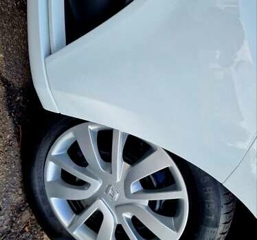 Білий Рено Сандеро, об'ємом двигуна 0.9 л та пробігом 13 тис. км за 9650 $, фото 26 на Automoto.ua