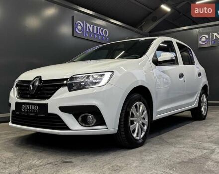 Белый Рено Сандеро, объемом двигателя 1.5 л и пробегом 73 тыс. км за 8500 $, фото 4 на Automoto.ua
