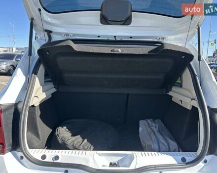 Белый Рено Сандеро, объемом двигателя 0.9 л и пробегом 106 тыс. км за 9300 $, фото 9 на Automoto.ua