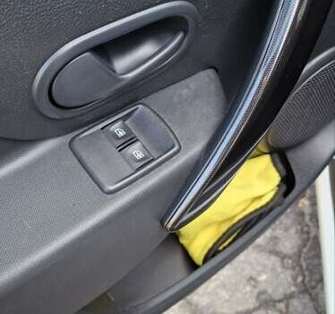 Білий Рено Сандеро, об'ємом двигуна 0.9 л та пробігом 13 тис. км за 9650 $, фото 58 на Automoto.ua