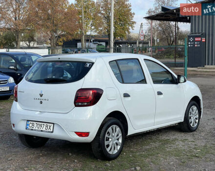 Белый Рено Сандеро, объемом двигателя 1 л и пробегом 31 тыс. км за 8900 $, фото 3 на Automoto.ua