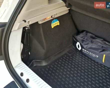 Білий Рено Сандеро, об'ємом двигуна 0.9 л та пробігом 13 тис. км за 9650 $, фото 40 на Automoto.ua