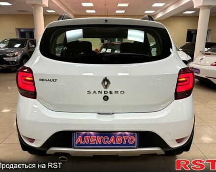 Белый Рено Сандеро, объемом двигателя 1.5 л и пробегом 136 тыс. км за 11000 $, фото 5 на Automoto.ua