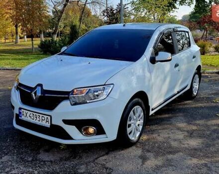 Белый Рено Сандеро, объемом двигателя 0.9 л и пробегом 13 тыс. км за 9870 $, фото 6 на Automoto.ua