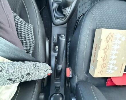 Білий Рено Сандеро, об'ємом двигуна 0.9 л та пробігом 59 тис. км за 10300 $, фото 4 на Automoto.ua