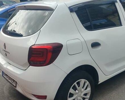 Белый Рено Сандеро, объемом двигателя 0.9 л и пробегом 132 тыс. км за 5500 $, фото 3 на Automoto.ua