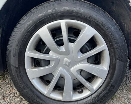 Білий Рено Сандеро, об'ємом двигуна 1 л та пробігом 31 тис. км за 8900 $, фото 16 на Automoto.ua