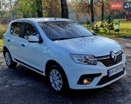 Білий Рено Сандеро, об'ємом двигуна 0.9 л та пробігом 13 тис. км за 9650 $, фото 4 на Automoto.ua
