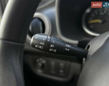 Белый Рено Сандеро, объемом двигателя 0.9 л и пробегом 71 тыс. км за 9300 $, фото 20 на Automoto.ua