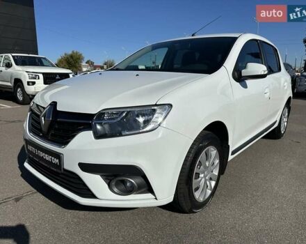 Белый Рено Сандеро, объемом двигателя 0.9 л и пробегом 106 тыс. км за 9300 $, фото 3 на Automoto.ua