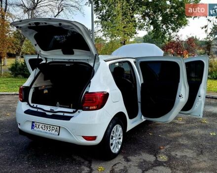 Білий Рено Сандеро, об'ємом двигуна 0.9 л та пробігом 13 тис. км за 9650 $, фото 39 на Automoto.ua