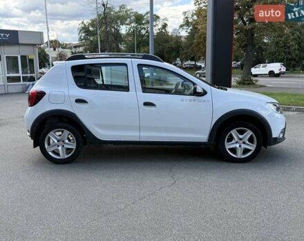 Белый Рено Сандеро, объемом двигателя 0.9 л и пробегом 71 тыс. км за 9300 $, фото 5 на Automoto.ua