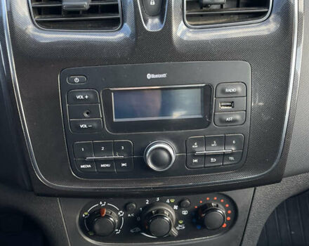 Белый Рено Сандеро, объемом двигателя 1 л и пробегом 31 тыс. км за 8900 $, фото 9 на Automoto.ua