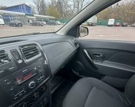 Белый Рено Сандеро, объемом двигателя 0.9 л и пробегом 102 тыс. км за 8800 $, фото 25 на Automoto.ua