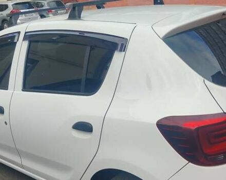 Белый Рено Сандеро, объемом двигателя 0.9 л и пробегом 132 тыс. км за 5500 $, фото 4 на Automoto.ua