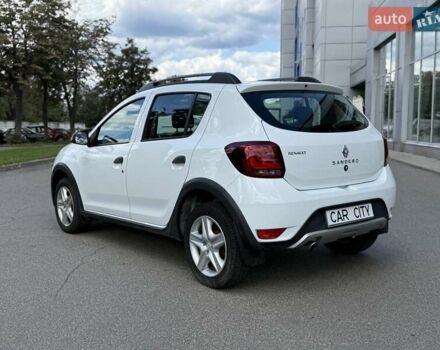 Белый Рено Сандеро, объемом двигателя 0.9 л и пробегом 71 тыс. км за 9300 $, фото 4 на Automoto.ua