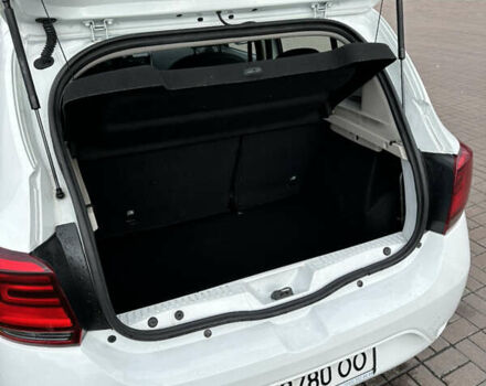 Белый Рено Сандеро, объемом двигателя 0.9 л и пробегом 102 тыс. км за 8800 $, фото 41 на Automoto.ua