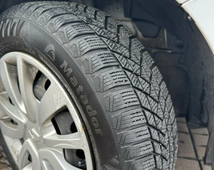 Белый Рено Сандеро, объемом двигателя 0.9 л и пробегом 102 тыс. км за 8800 $, фото 36 на Automoto.ua