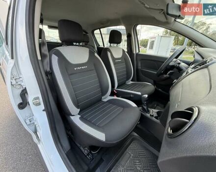 Белый Рено Сандеро, объемом двигателя 0.9 л и пробегом 71 тыс. км за 9300 $, фото 12 на Automoto.ua