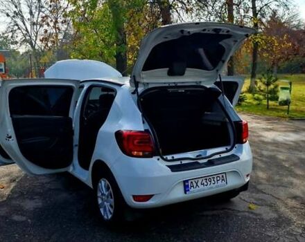 Белый Рено Сандеро, объемом двигателя 0.9 л и пробегом 13 тыс. км за 9870 $, фото 36 на Automoto.ua