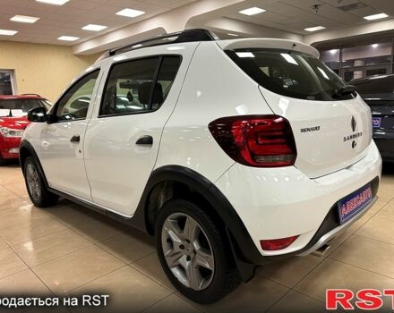 Белый Рено Сандеро, объемом двигателя 1.5 л и пробегом 136 тыс. км за 11000 $, фото 4 на Automoto.ua