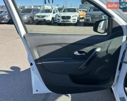 Белый Рено Сандеро, объемом двигателя 0.9 л и пробегом 106 тыс. км за 9300 $, фото 12 на Automoto.ua