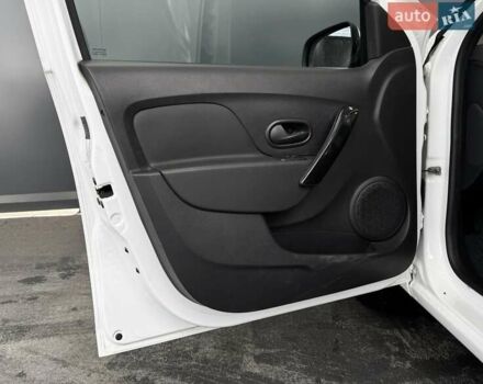 Белый Рено Сандеро, объемом двигателя 1.46 л и пробегом 76 тыс. км за 8900 $, фото 35 на Automoto.ua