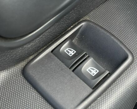 Білий Рено Сандеро, об'ємом двигуна 1 л та пробігом 31 тис. км за 8900 $, фото 10 на Automoto.ua