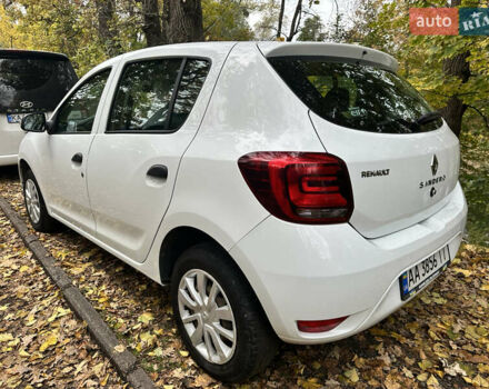 Белый Рено Сандеро, объемом двигателя 1.46 л и пробегом 105 тыс. км за 8300 $, фото 3 на Automoto.ua