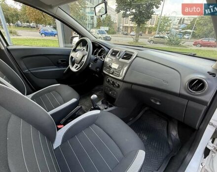 Белый Рено Сандеро, объемом двигателя 0.9 л и пробегом 71 тыс. км за 9300 $, фото 13 на Automoto.ua