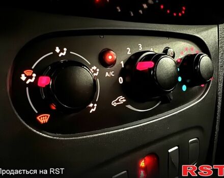 Белый Рено Сандеро, объемом двигателя 1.5 л и пробегом 136 тыс. км за 11000 $, фото 12 на Automoto.ua