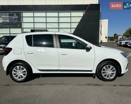 Белый Рено Сандеро, объемом двигателя 0.9 л и пробегом 106 тыс. км за 9300 $, фото 8 на Automoto.ua