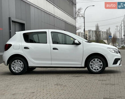 Белый Рено Сандеро, объемом двигателя 1.5 л и пробегом 118 тыс. км за 8900 $, фото 1 на Automoto.ua