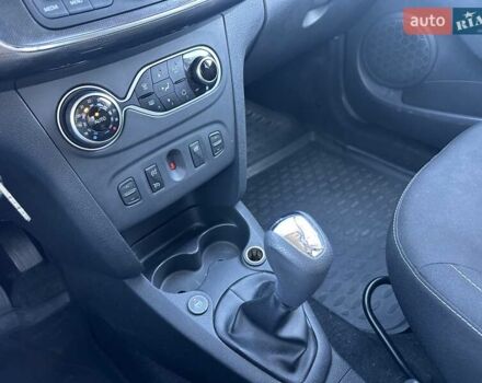 Белый Рено Сандеро, объемом двигателя 0.9 л и пробегом 106 тыс. км за 9300 $, фото 20 на Automoto.ua