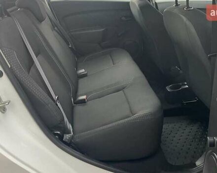 Білий Рено Сандеро, об'ємом двигуна 1.46 л та пробігом 80 тис. км за 8339 $, фото 6 на Automoto.ua