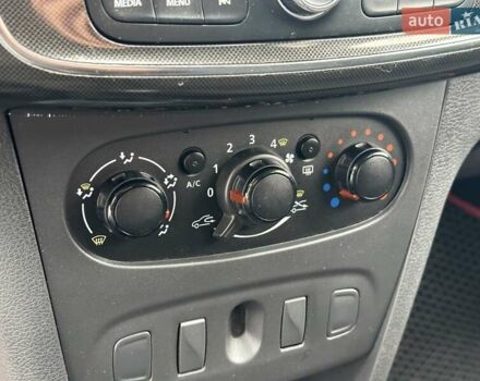 Белый Рено Сандеро, объемом двигателя 1 л и пробегом 168 тыс. км за 6290 $, фото 17 на Automoto.ua